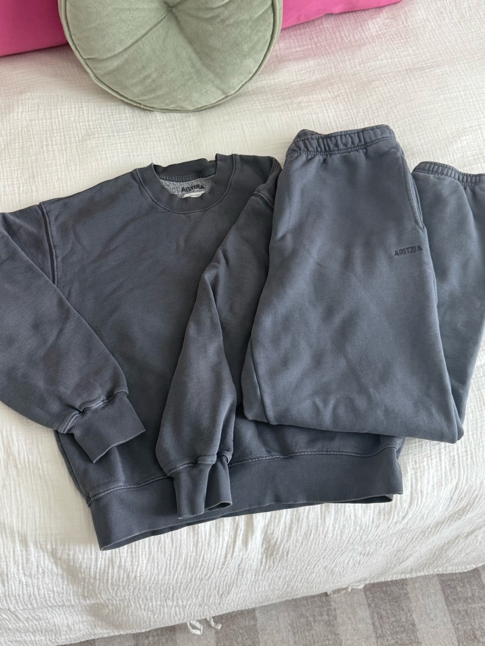 Aritzia Women’s Charcoal Gray Crewneck Sweatshirt & Joggers Set